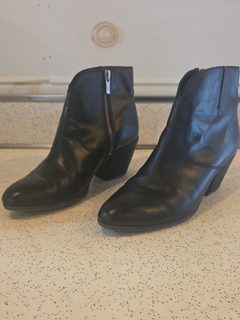 Frye Women's Jennifer Leather Side Zip Ankle Boots Booties  Black 7.5 M 3471729